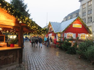 Kieler Weihnachtsdorf - Weihnachtsmarkt auf dem Rathausplatz Kiel