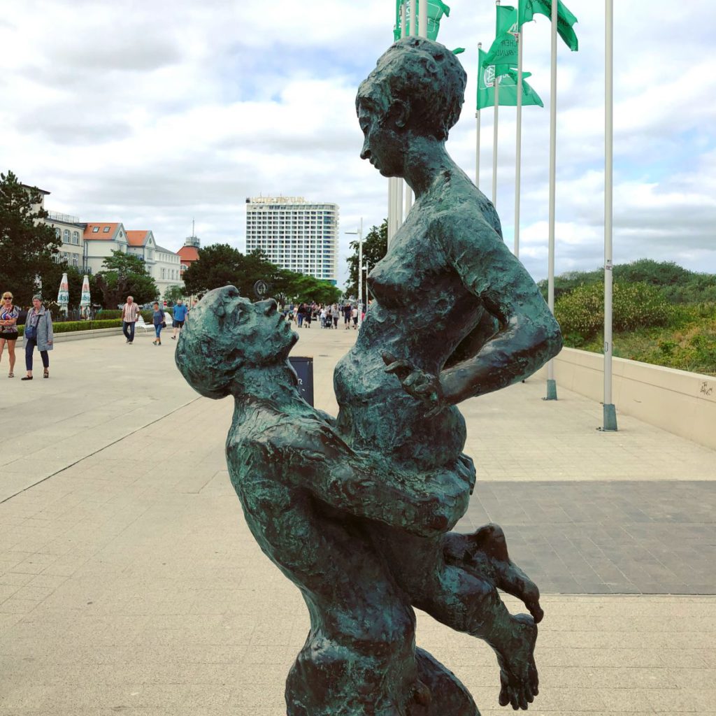 Warnemünde Statue Promenade